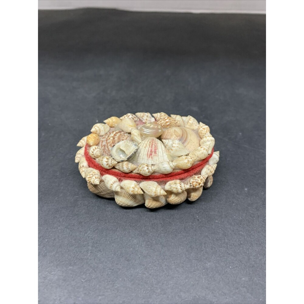 vintage sea shell trinket/jewelrey box